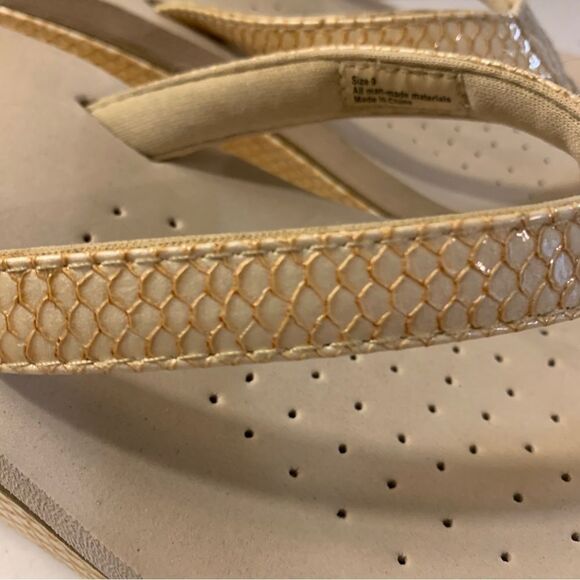 Volatile Platform Flipflop - Picture 8 of 8